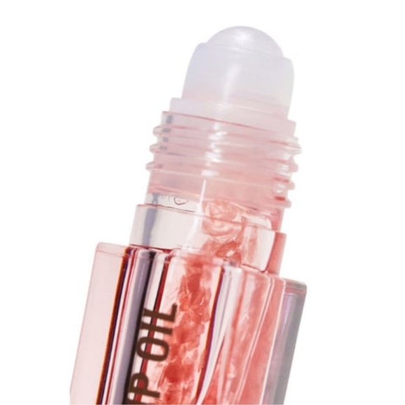 Revolution Crystal Aura Lip Oil – Rose Quartz 2.5 mL | NEW - Picture 2 of 3